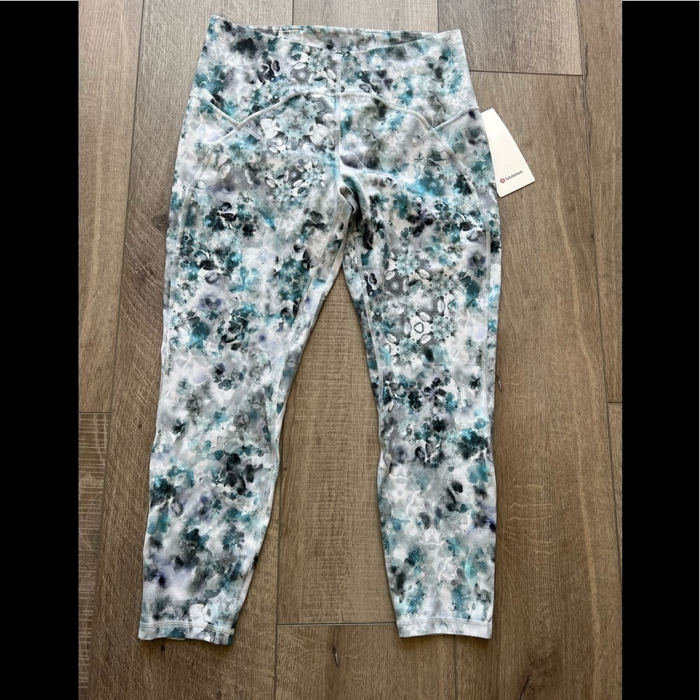 Lululemon Unlimit High-Rise Tight 25" in Kaleidofloral Multi Size 14